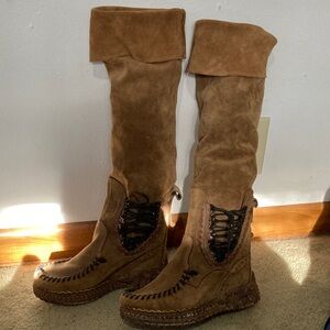 El Vaquero Arya Silverstone Wedge Moccasin Boots Size 7
